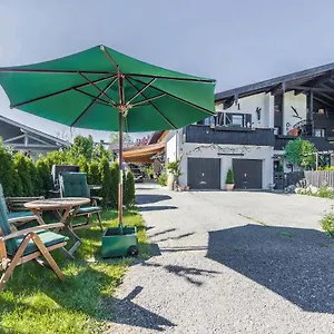 direkt-zwischen-chiemsee-und-bergen.com-bavaria.com/